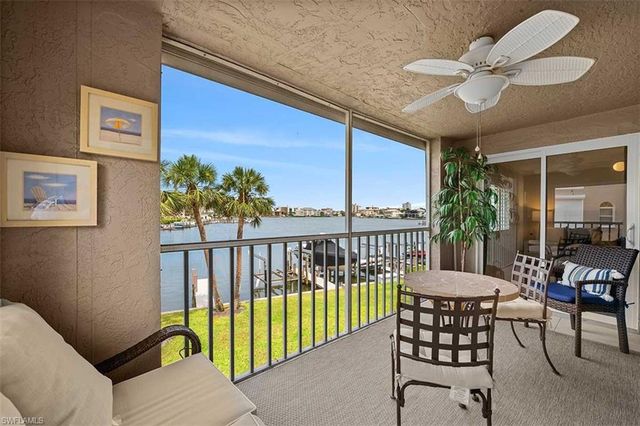 9103 Vanderbilt DR 205, Naples, FL 34108