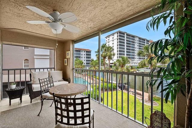 9103 Vanderbilt DR 205, Naples, FL 34108