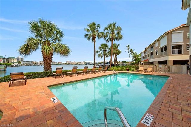 9103 Vanderbilt DR 205, Naples, FL 34108