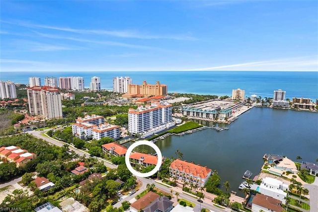 9103 Vanderbilt DR 205, Naples, FL 34108
