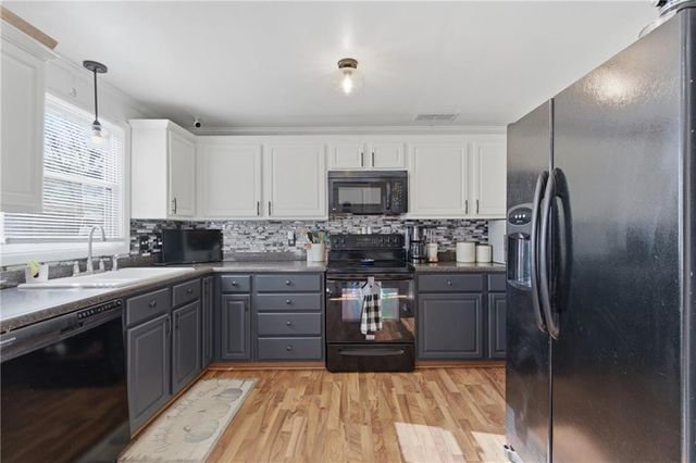 3025 Shrine Park Road, Leavenworth, KS 66048