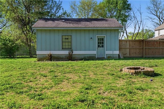 3025 Shrine Park Road, Leavenworth, KS 66048