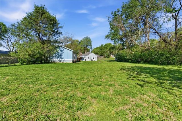 3025 Shrine Park Road, Leavenworth, KS 66048