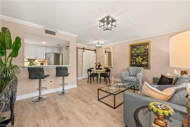950 7th AVE S 23, Naples, FL 34102