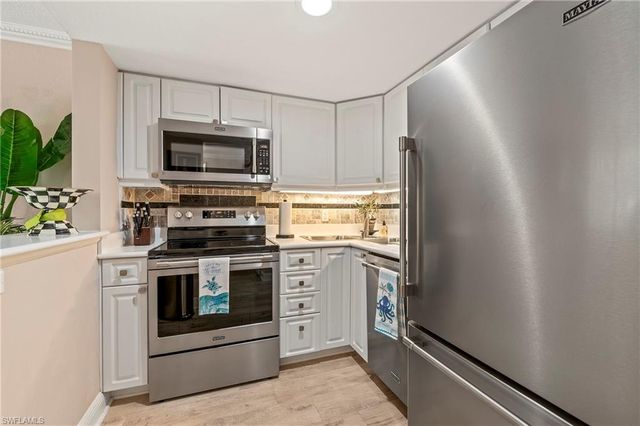 950 7th AVE S 23, Naples, FL 34102
