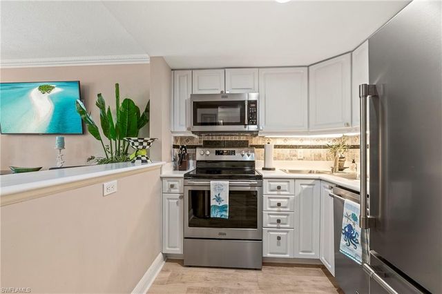 950 7th AVE S 23, Naples, FL 34102