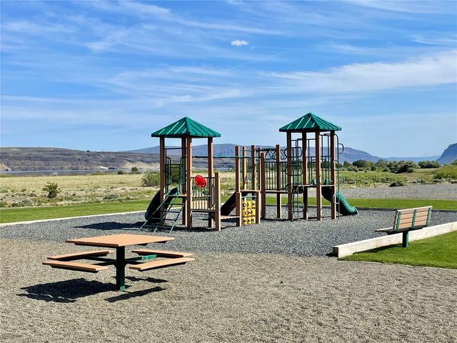 190 Basin Pointe Loop, Vantage, WA 98950