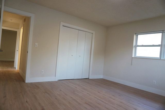 1498 NE 38th Street, Oakland Park, FL 33334