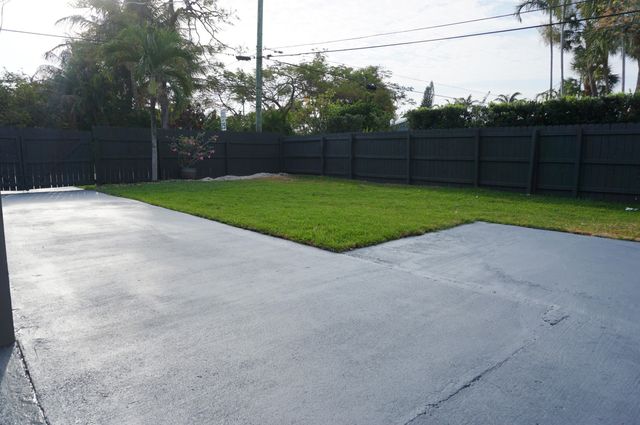 1498 NE 38th Street, Oakland Park, FL 33334