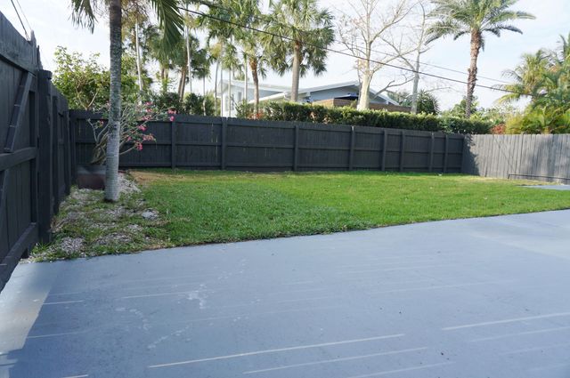 1498 NE 38th Street, Oakland Park, FL 33334