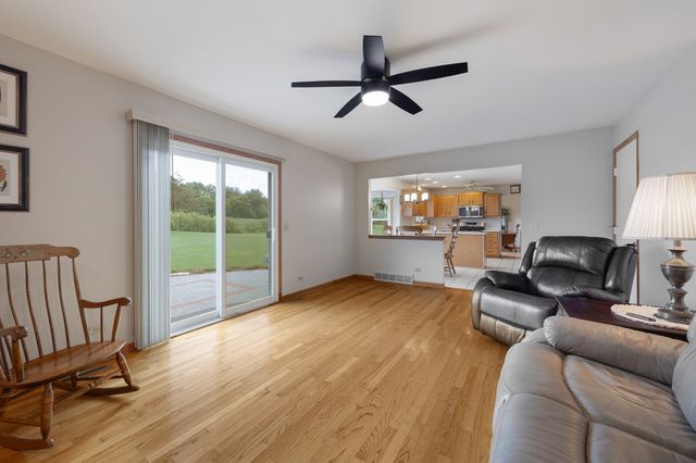 15N133 Shirewood Farm Road, Hampshire, IL 60140