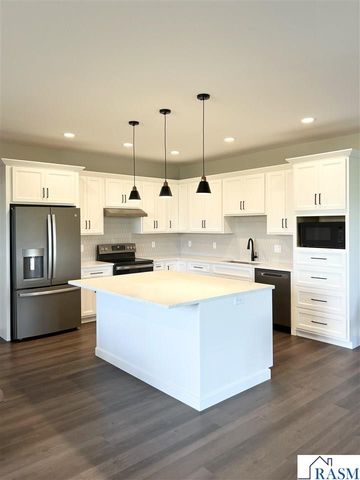 1042 Saba Boulevard, Mankato, MN 56001