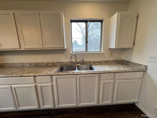 11409 Westpoint Street, Taylor, MI 48180