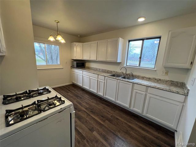 11409 Westpoint Street, Taylor, MI 48180