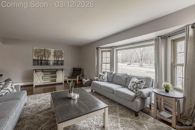 60301 Mound Road, Washington Township, MI 48094