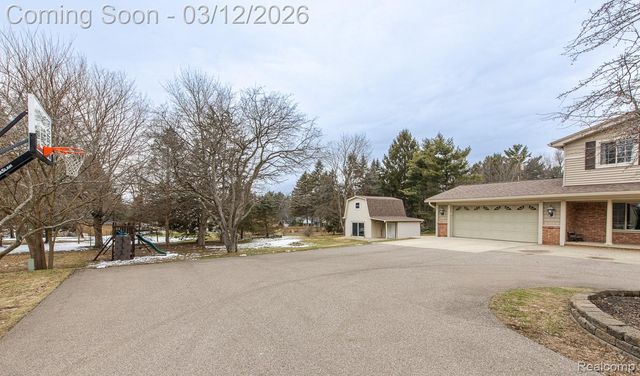 60301 Mound Road, Washington Township, MI 48094