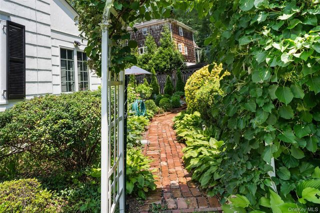 30 Birchbrook Road, Bronxville, NY 10708