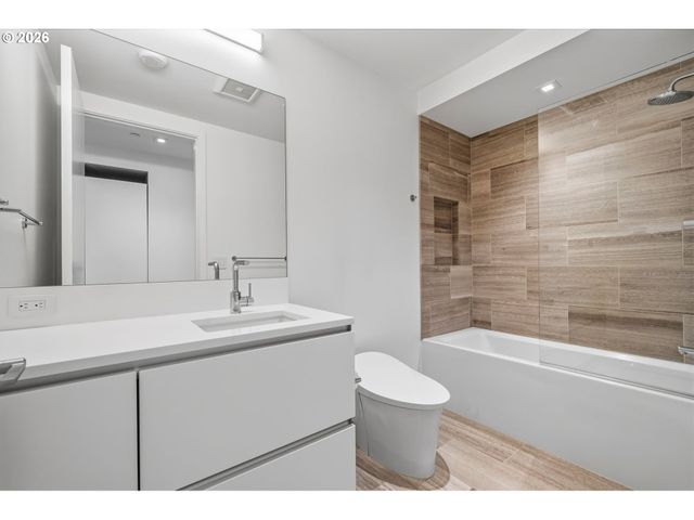 1075 Nw NORTHRUP St 2312, Portland, OR 97209