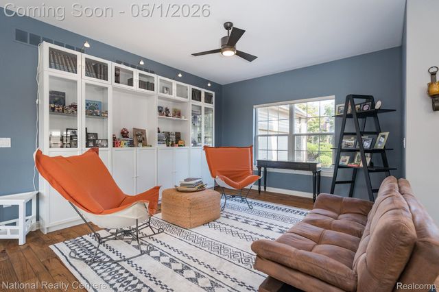 542 Bay Pointe Drive, Oxford Village, MI 48371
