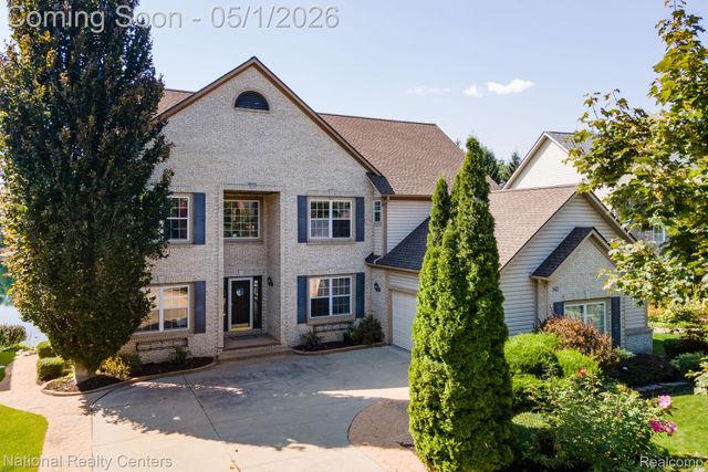 542 Bay Pointe Drive, Oxford Village, MI 48371