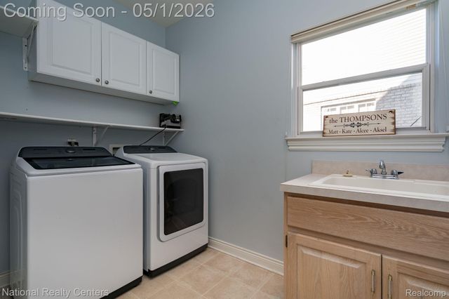 542 Bay Pointe Drive, Oxford Village, MI 48371
