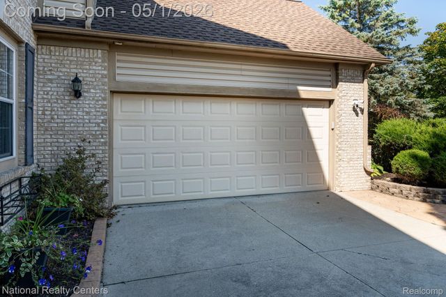 542 Bay Pointe Drive, Oxford Village, MI 48371