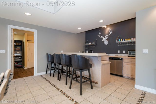 542 Bay Pointe Drive, Oxford Village, MI 48371