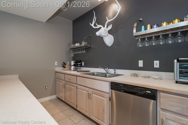 542 Bay Pointe Drive, Oxford Village, MI 48371