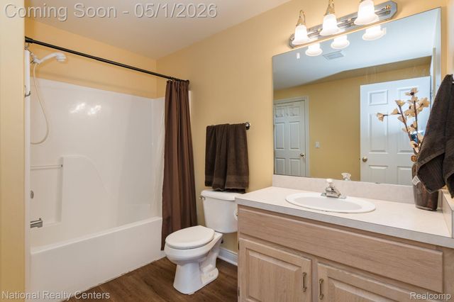 542 Bay Pointe Drive, Oxford Village, MI 48371