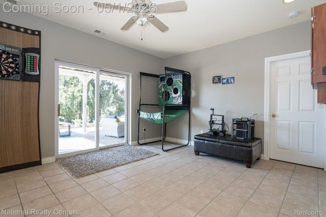 542 Bay Pointe Drive, Oxford Village, MI 48371