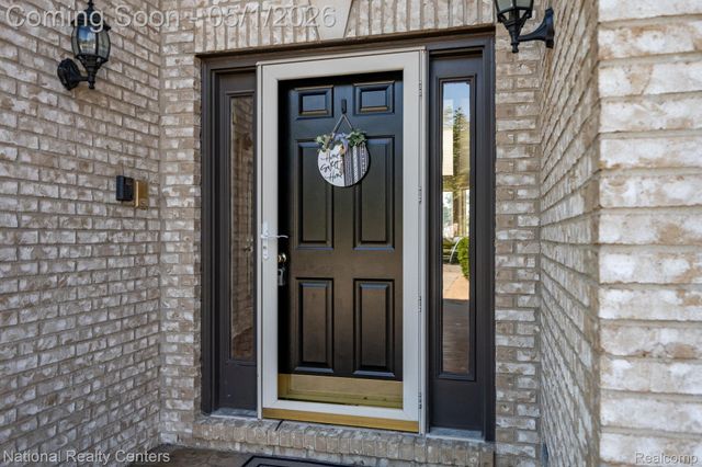 542 Bay Pointe Drive, Oxford Village, MI 48371