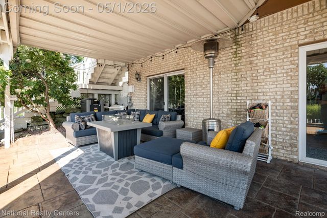 542 Bay Pointe Drive, Oxford Village, MI 48371
