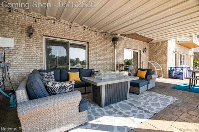 542 Bay Pointe Drive, Oxford Village, MI 48371