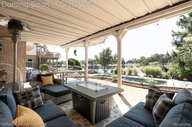 542 Bay Pointe Drive, Oxford Village, MI 48371