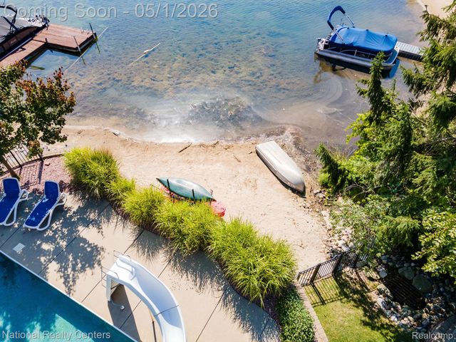 542 Bay Pointe Drive, Oxford Village, MI 48371