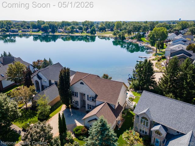 542 Bay Pointe Drive, Oxford Village, MI 48371