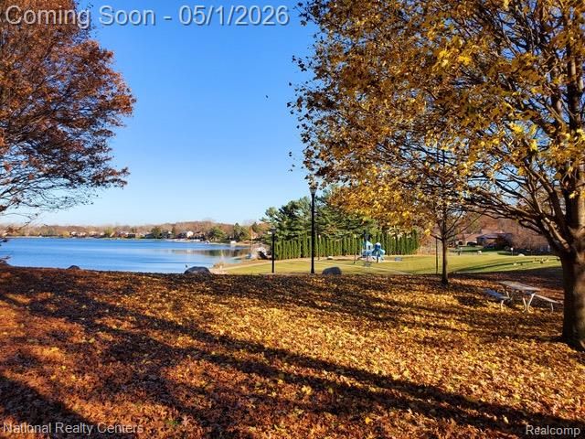 542 Bay Pointe Drive, Oxford Village, MI 48371