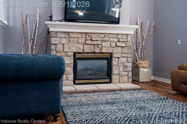 542 Bay Pointe Drive, Oxford Village, MI 48371