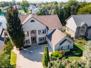 542 Bay Pointe Drive, Oxford Village, MI 48371