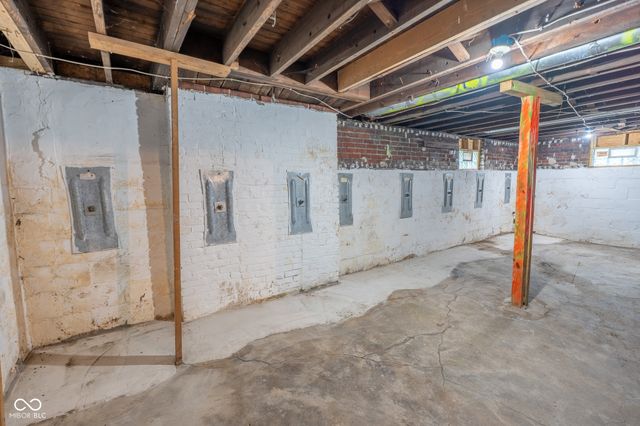 3366 N College Avenue, Indianapolis, IN 46205