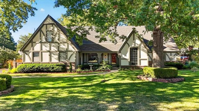 3516 W 101st Terrace, Leawood, KS 66206
