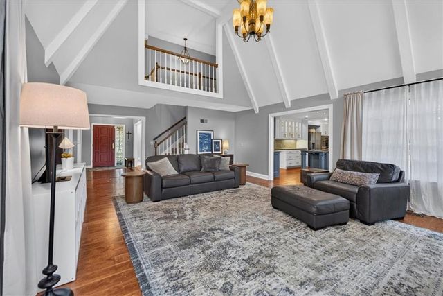 3516 W 101st Terrace, Leawood, KS 66206
