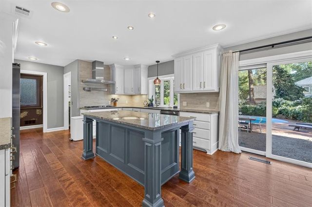 3516 W 101st Terrace, Leawood, KS 66206