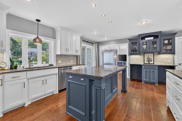 3516 W 101st Terrace, Leawood, KS 66206
