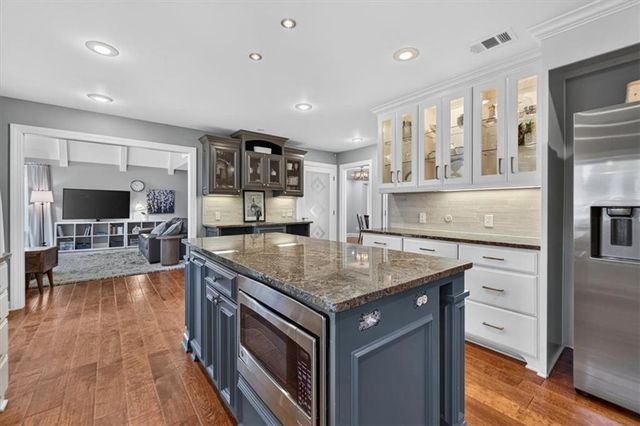 3516 W 101st Terrace, Leawood, KS 66206