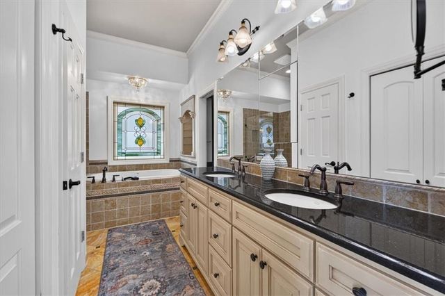 3516 W 101st Terrace, Leawood, KS 66206