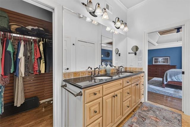3516 W 101st Terrace, Leawood, KS 66206