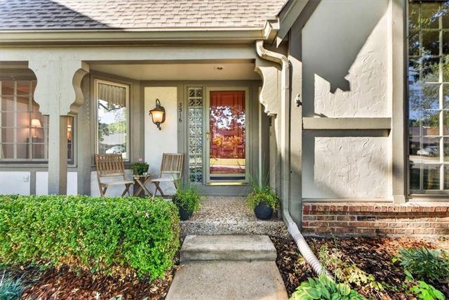 3516 W 101st Terrace, Leawood, KS 66206