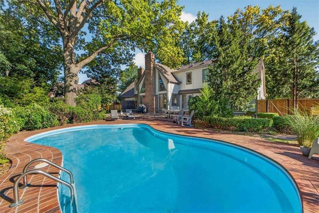 3516 W 101st Terrace, Leawood, KS 66206