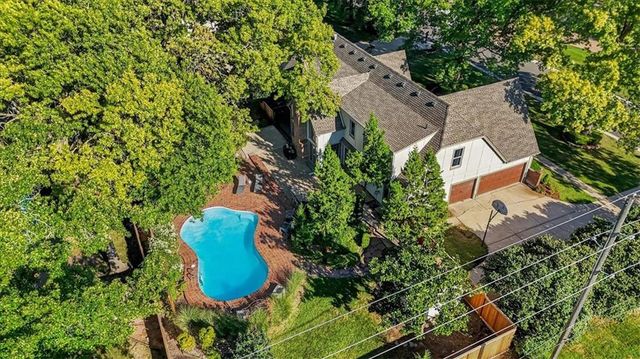 3516 W 101st Terrace, Leawood, KS 66206